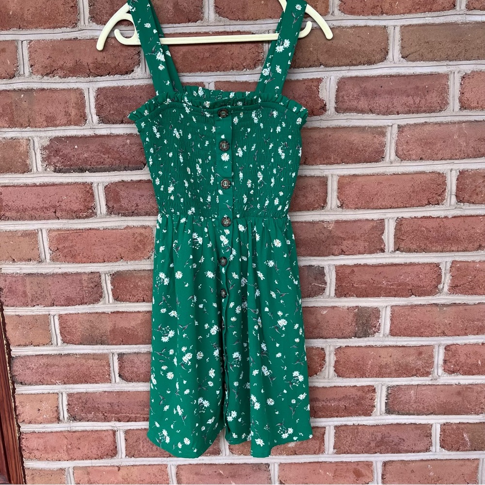 Green and floral print baby doll style sun dress. Jessica Simpson.  size: XS